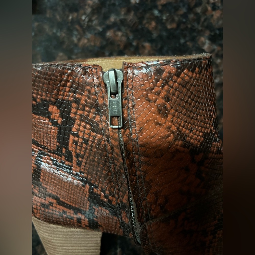 MADEWELL The Rosie Ankle Boot in Snake Embossed Leather 9.5 - Picture 15 of 17